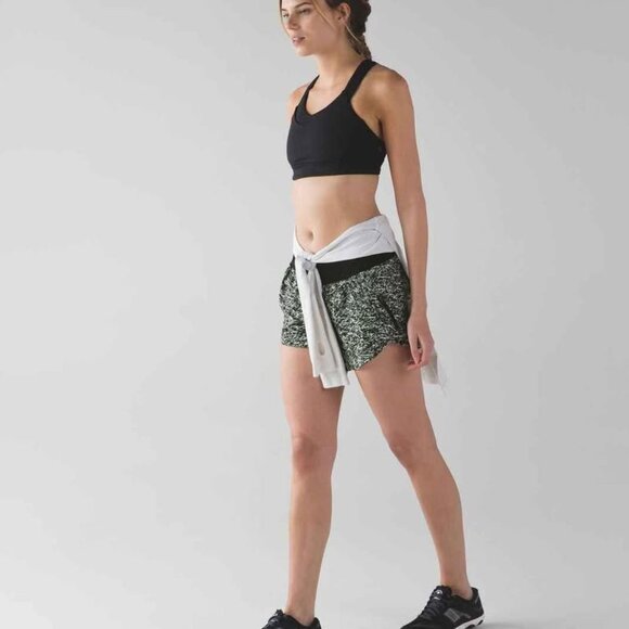 Lululemon Tracker Shorts IV size 10 - Picture 4 of 9